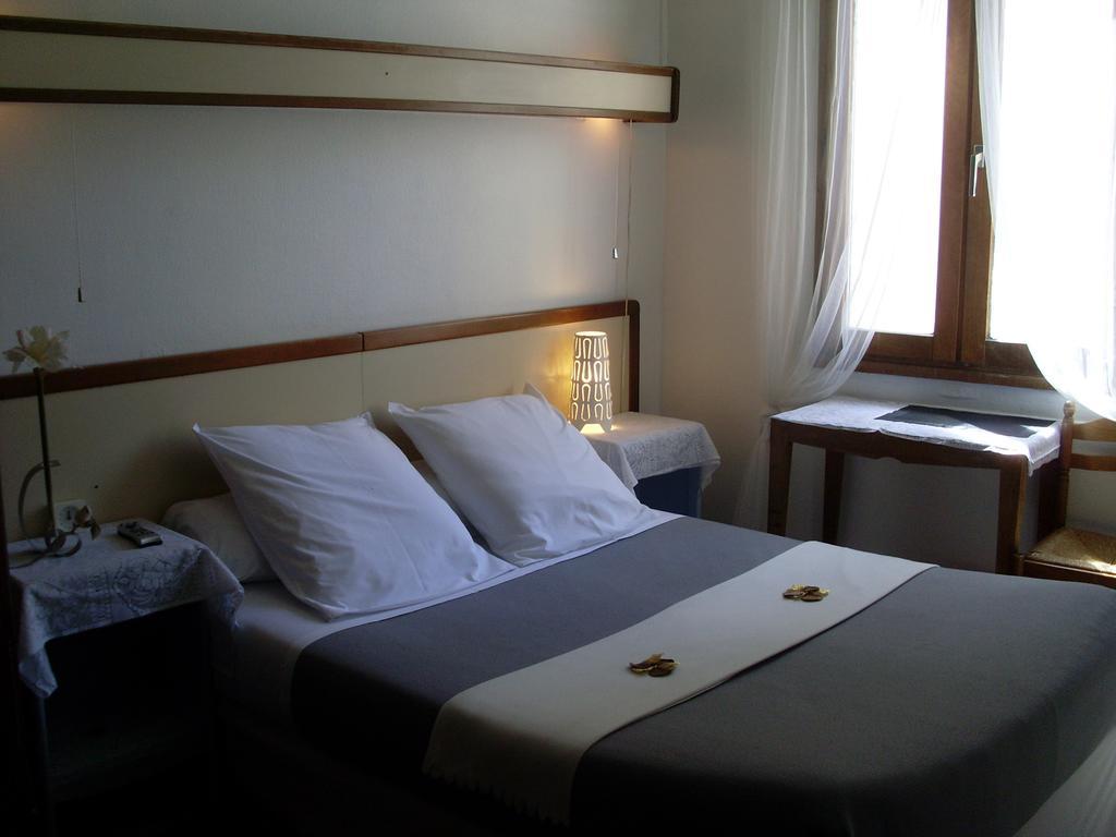 Hotel Innova Cardabella Avignon Exteriör bild